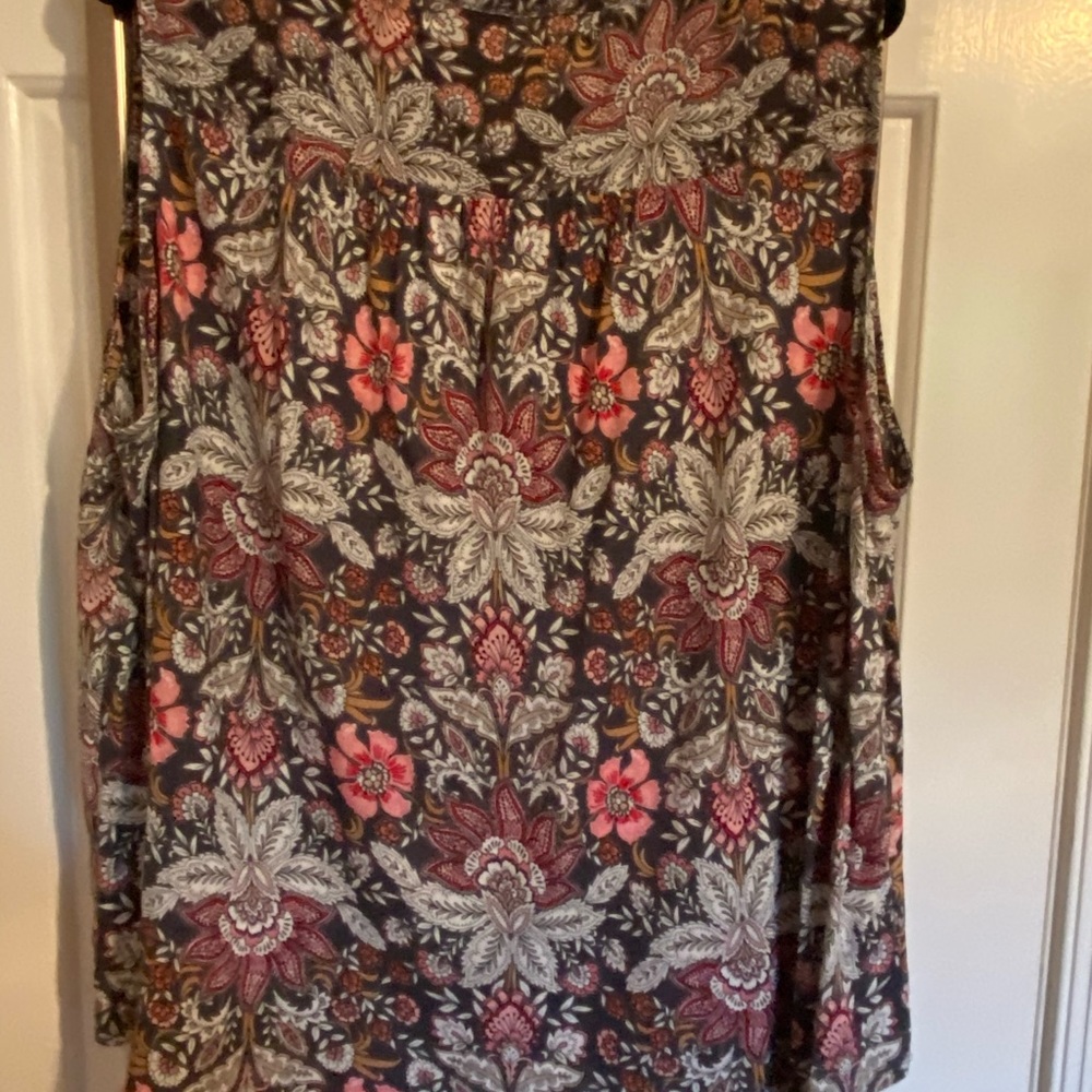 Loft 20 mixed media top